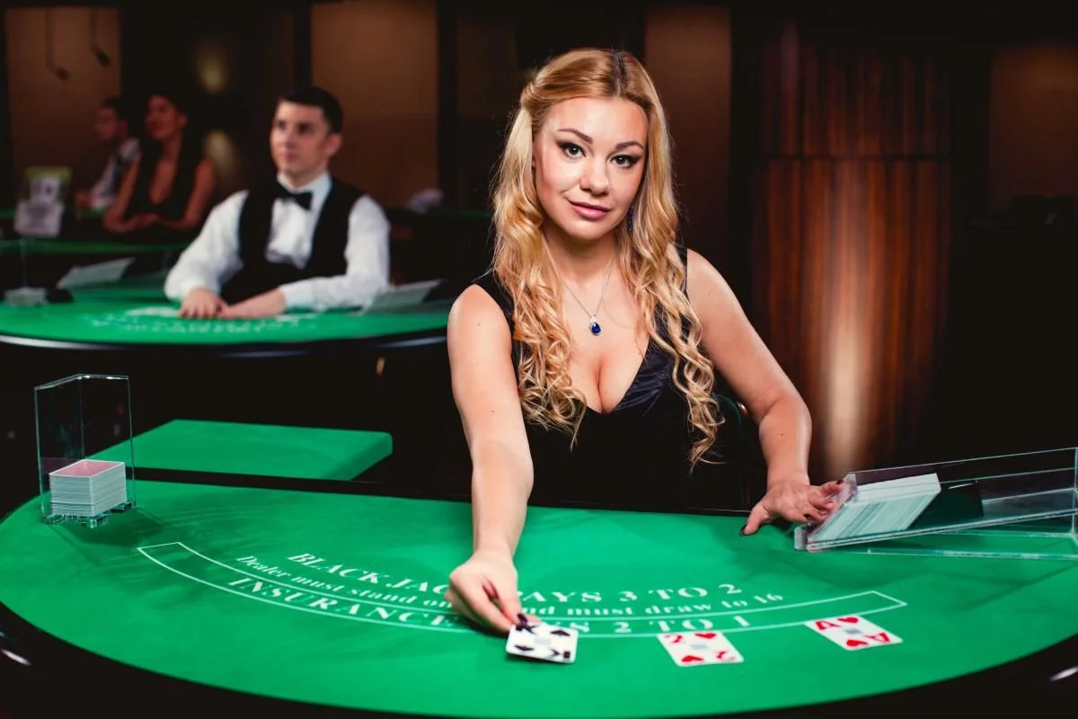 Tampilan ruang meja dealer langsung di kasino live